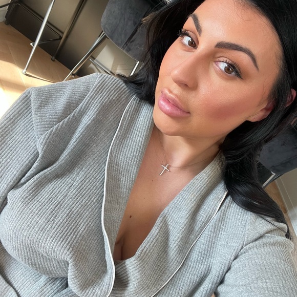 Meet your Posher, Alexia - Picture 5 of 8